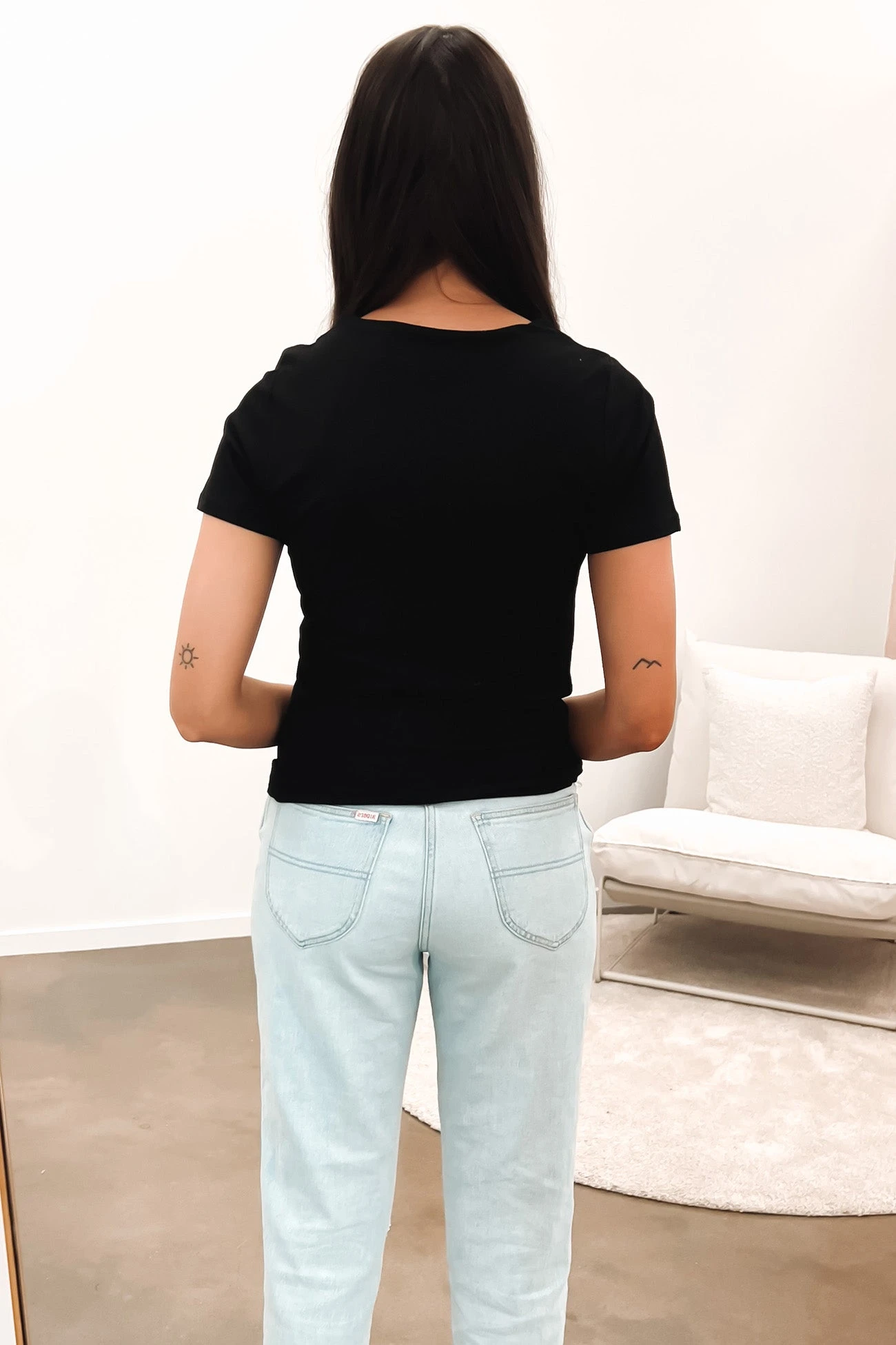 Chloe Basic Tee Black 2 Chloe Basic Tee Black - Image 2