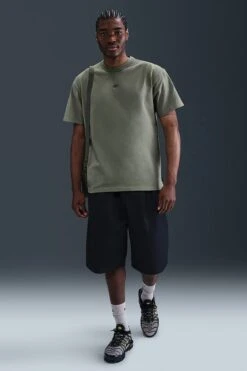 Nike Sportswear Premium Essentials Tee Light Army -Jean Jail Shop Nike Sportswear Premium Essentials Tee Light Army f2