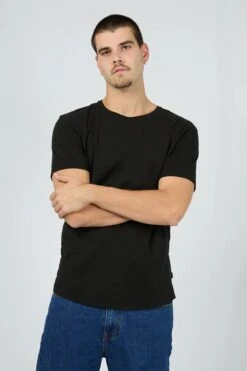 Solid Tail Tee Black